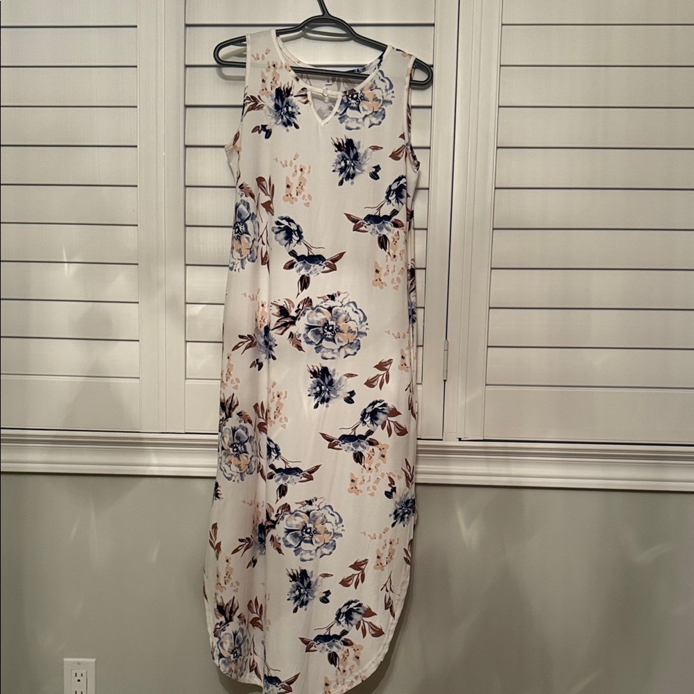 Floral Sleeveless Maxi Dress - White and Blue